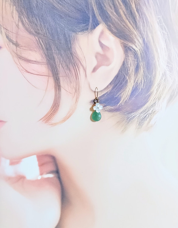 ＊瑞々しいグリーンアベンチュリンとシェルフラワーのピアスとネックレスのセット＊イヤリングに変更可能＊ 4枚目の画像