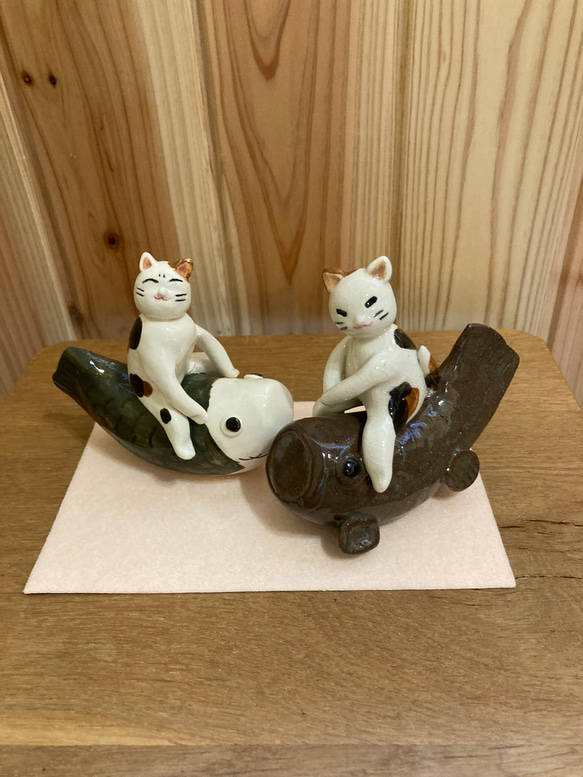 五月人形(猫)、コイに乗る猫 6枚目の画像