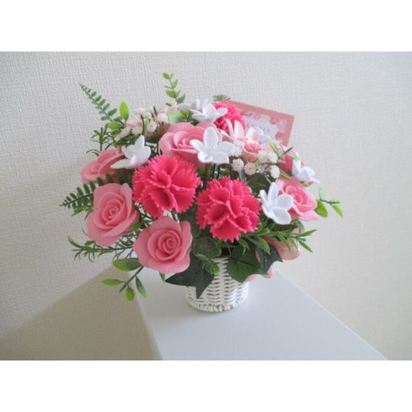【母の日ギフト】薔薇とカーネーションとガーベラのフェルトフラワーアレンジメント 3枚目の画像