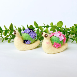リメイク版　紫陽花カタツムリ(小) 葉マット付き　羊毛フェルト置物 1枚目の画像