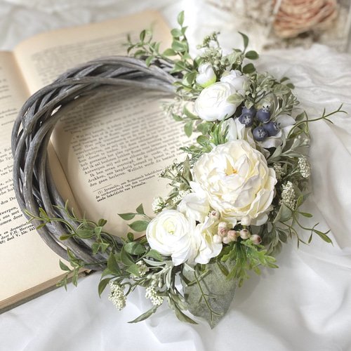 ホワイト＆グリーンのフラワーリース造花アーティフィシャルフラワー