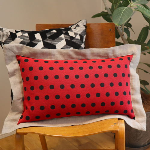 クッションカバー「The Ladybug」：30㎝×50㎝ クッション