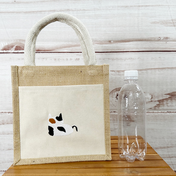 【送料無料】お餅猫の刺繍のキャンバスポケット付きジュートバッグ かごバッグ トートバッグ＜ナチュラル＞ 6枚目の画像