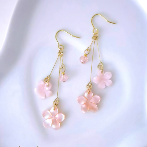 ふんわり優しいピンクの桜シェルピアス(ピンク・桜・さくら・シェル 