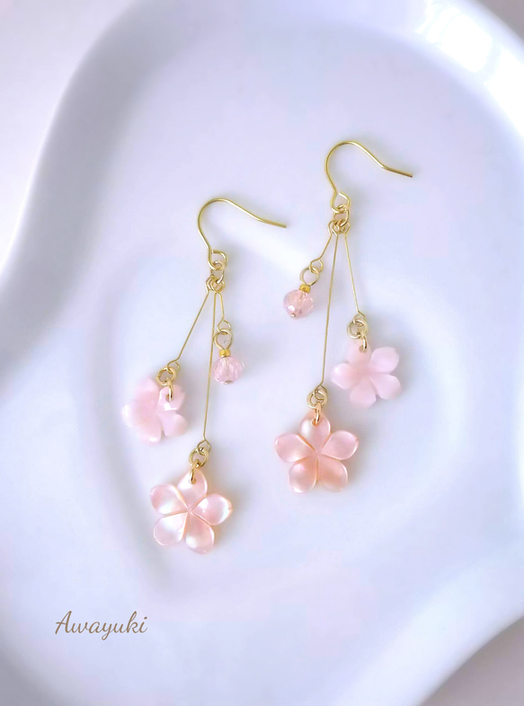 ふんわり優しいピンクの桜シェルピアス(ピンク・桜・さくら