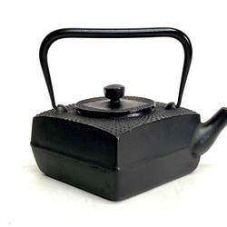 南部鉄器　鉄瓶　正方角あられ 0.6L 3枚目の画像