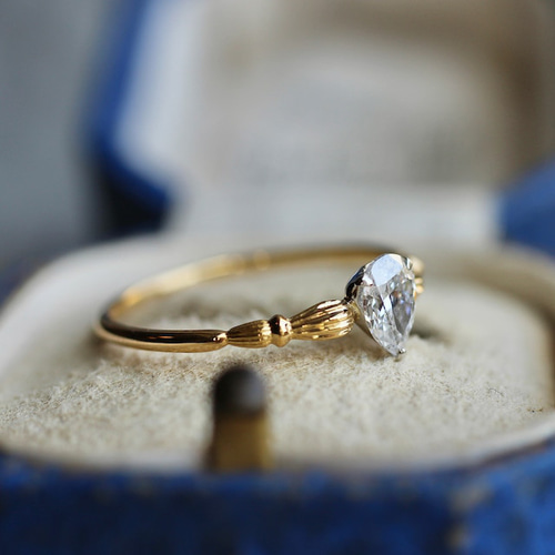 無色ダイヤモンド 0.370ct ペアシェイプカット 爪留め