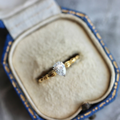 無色ダイヤモンド 0.370ct ペアシェイプカット 爪留め×アンティーク