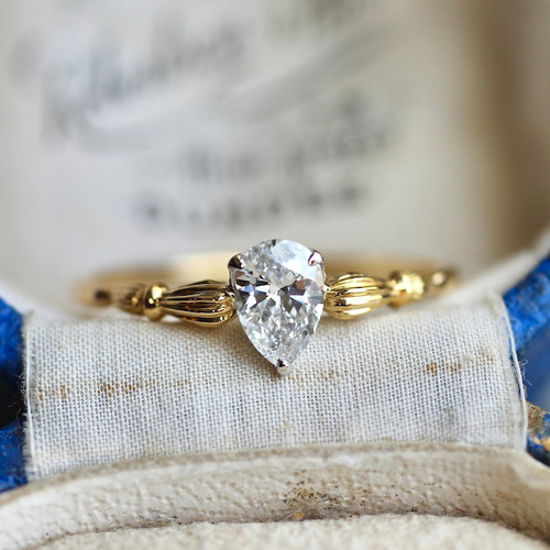 無色ダイヤモンド 0.370ct ペアシェイプカット 爪留め×アンティーク