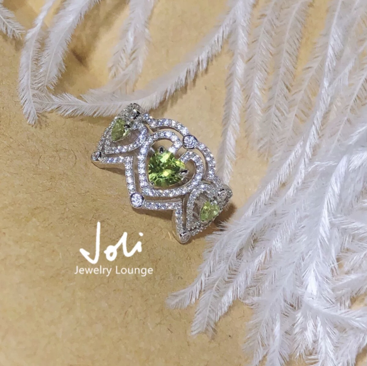 【ハートビートシグナル】天然ペリドット 3石 キラキラ リング クラウン レトロ ゴージャス 指輪 ワイドリング 王冠