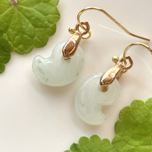 古代勾玉】本翡翠 ピアス ☆gold color D ピアス（フック・チェーン
