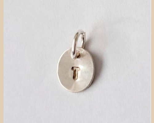 シルバー イニシャル チャーム ミニマル ネックレス S925 イニシャルネックレス シルバー925 | Roloshop BASE店