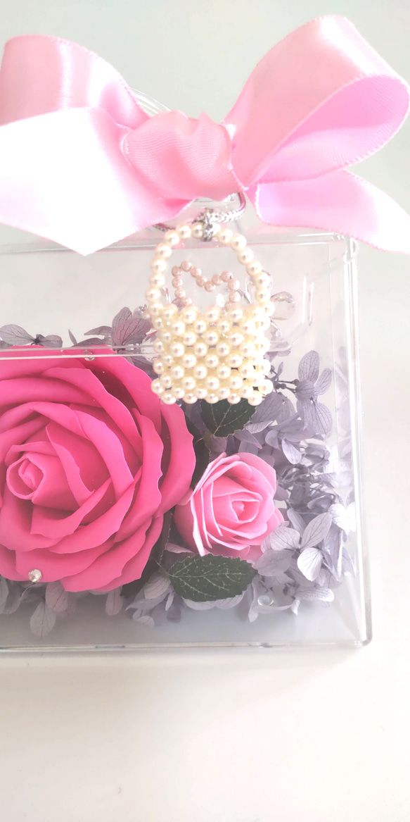アクリルバッグ型♡ピンクのパフュームフラワーとプリザーブドフラワーのアレンジメント♡ 母の日の贈り物に♡ 5枚目の画像