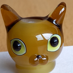 とんぼ玉のお香立て　猫 (ω) K〈茶色猫〉 3枚目の画像