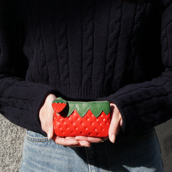 ヘタ付きいちごなフラットポーチ／Sサイズ 2枚目の画像