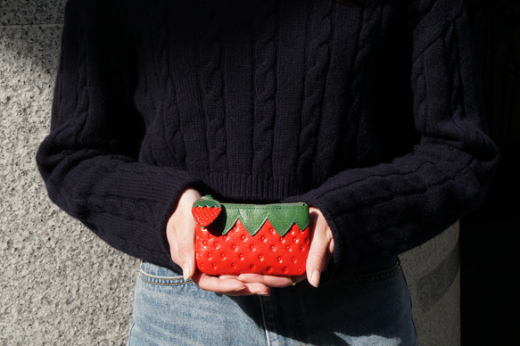 ヘタ付きいちごなフラットポーチ／Sサイズ 2枚目の画像