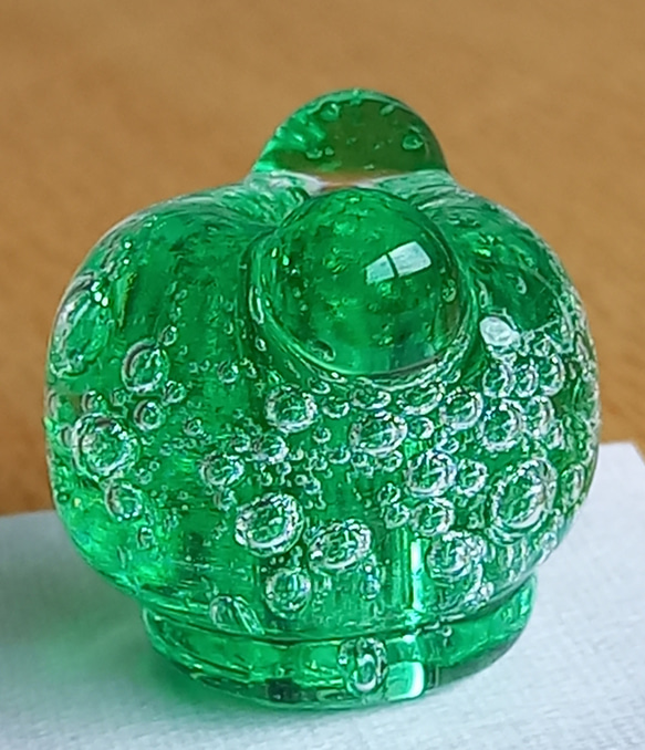 とんぼ玉の透明なお香立て　かえる 〈緑〉 5枚目の画像