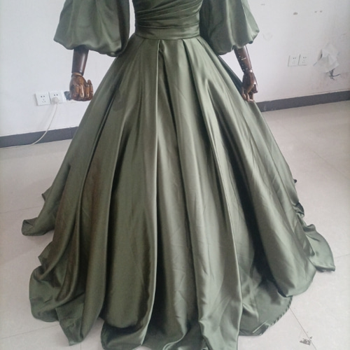 人気上昇！パーティードレス グリーン サテン ベアトップ 取り外し袖  