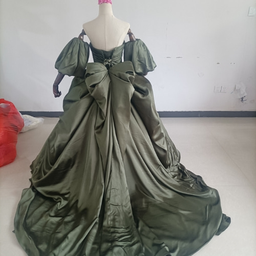 人気上昇！パーティードレス グリーン サテン ベアトップ 取り外し袖  