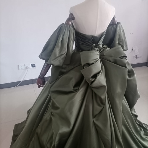 人気上昇！パーティードレス グリーン サテン ベアトップ 取り外し袖  