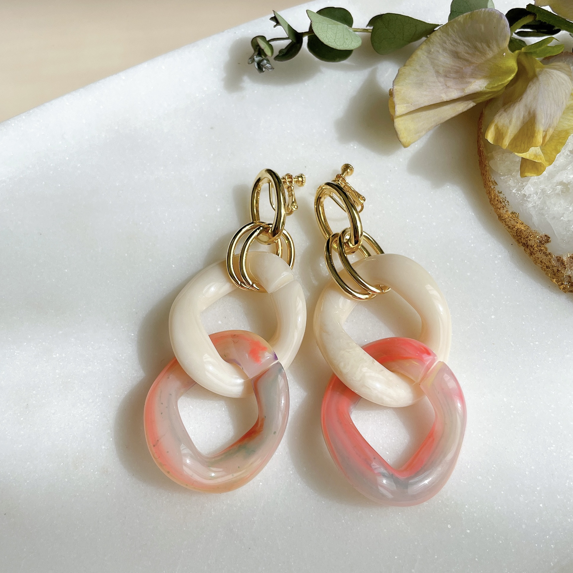 イタリア製ビッグチェーンのイヤリング -Pink Rainbow-★冬コーデのアクセントに大ぶりアクセサリー★