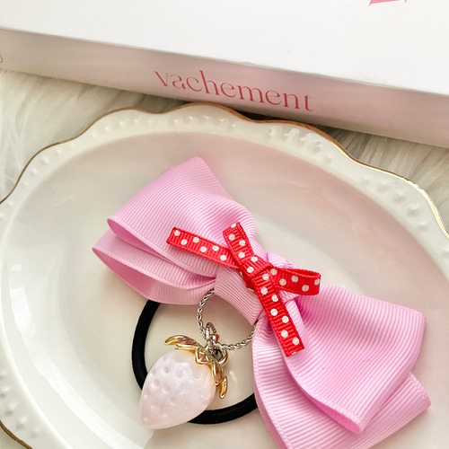 ⓝⓔⓦ【いちごチャーム付きギンガムリボン】ベビーヘアクリップ　キッズ　ヘアゴム ⓝⓔⓦ【いちごチャーム付きギンガムリボン】ベビーヘアクリップ