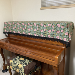 ウィリアムモリス「ピンパーネル」新色使用アップライトピアノカバー 1枚目の画像