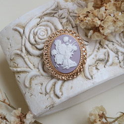 浮雕胸針項鍊坐在花前的仙女（淺紫色）*精緻仙女浪漫夢幻蝴蝶 第1張的照片