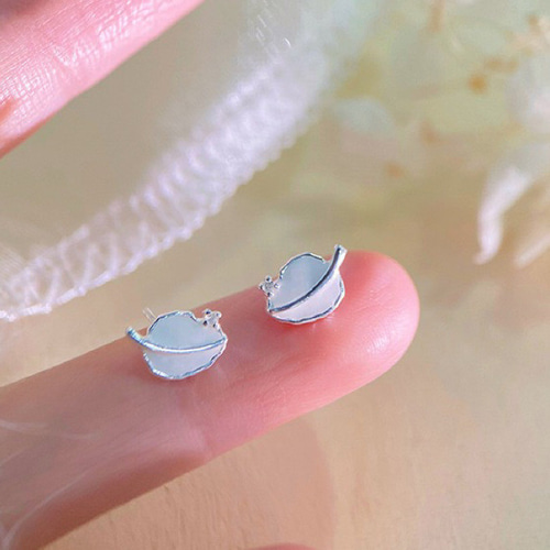 シルバー925 小ぶり リーフ ミニピアス つけっぱなし 小さめ ピアス