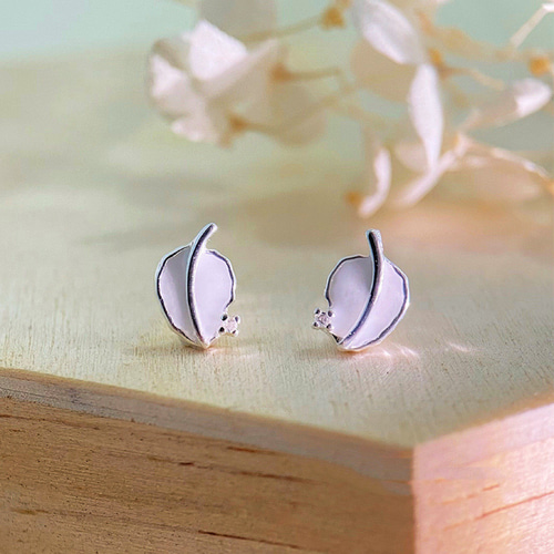リーフ型シルバー925ピアス シルバー925 小ぶり リーフ ミニピアス つけっぱなし 小さめ ピアス
