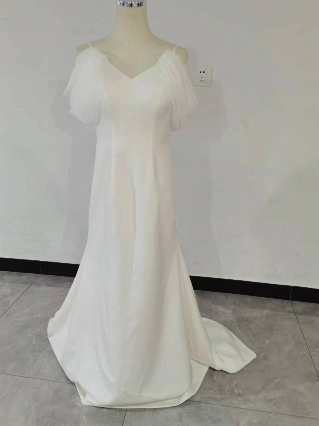 デザイン感 パーティードレス Vネック 取り外しふわふわ袖 前撮り 優雅なシルエット 披露宴