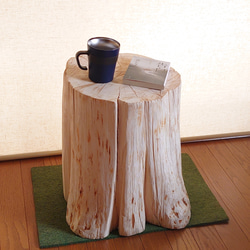 天然アロマ 丸太椅子フリル・ 根元使用・特大・丸太テーブル・オーガニック 1枚目の画像