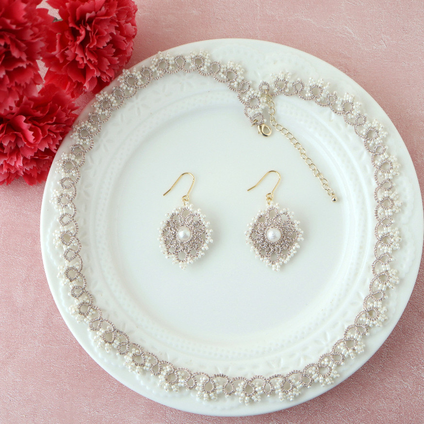 ベージュゴールドのタティングネックレス＆ピアス（イヤリング）セット