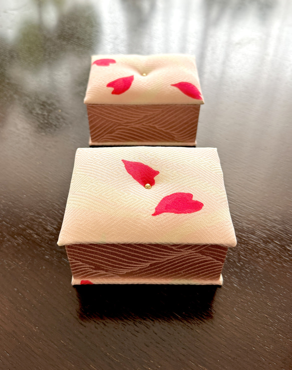 世界に一つのデザイン☆桜の花びら舞うピンクのかわいいの小箱 5枚目の画像
