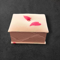 世界に一つのデザイン☆桜の花びら舞うピンクのかわいいの小箱 1枚目の画像