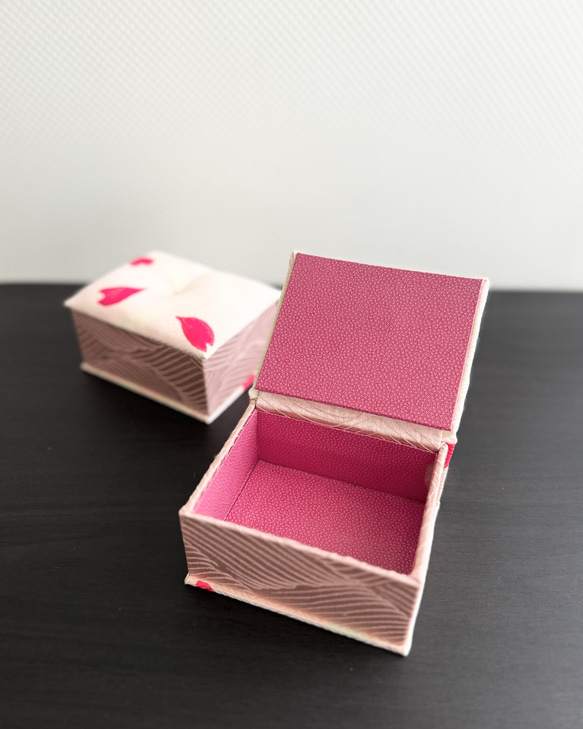 世界に一つのデザイン☆桜の花びら舞うピンクのかわいいの小箱 4枚目の画像