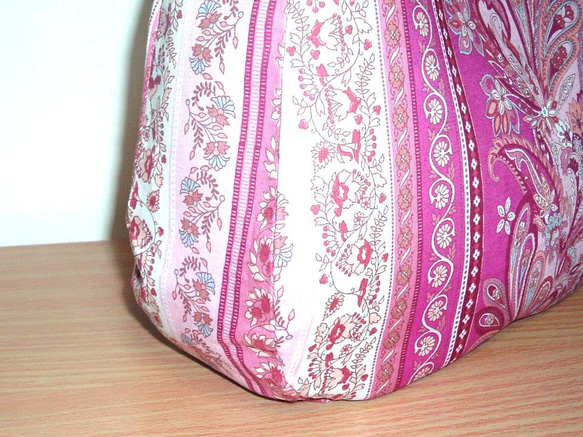 「即納」ペイズリー柄エキゾチックピンクのぐるっとマチ付きトートバッグB5サイズ　 4枚目の画像