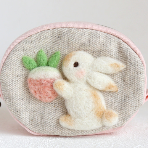 ハマナカの苺帽子のうさぎちゃんところりんヒヨコのキットを作っ