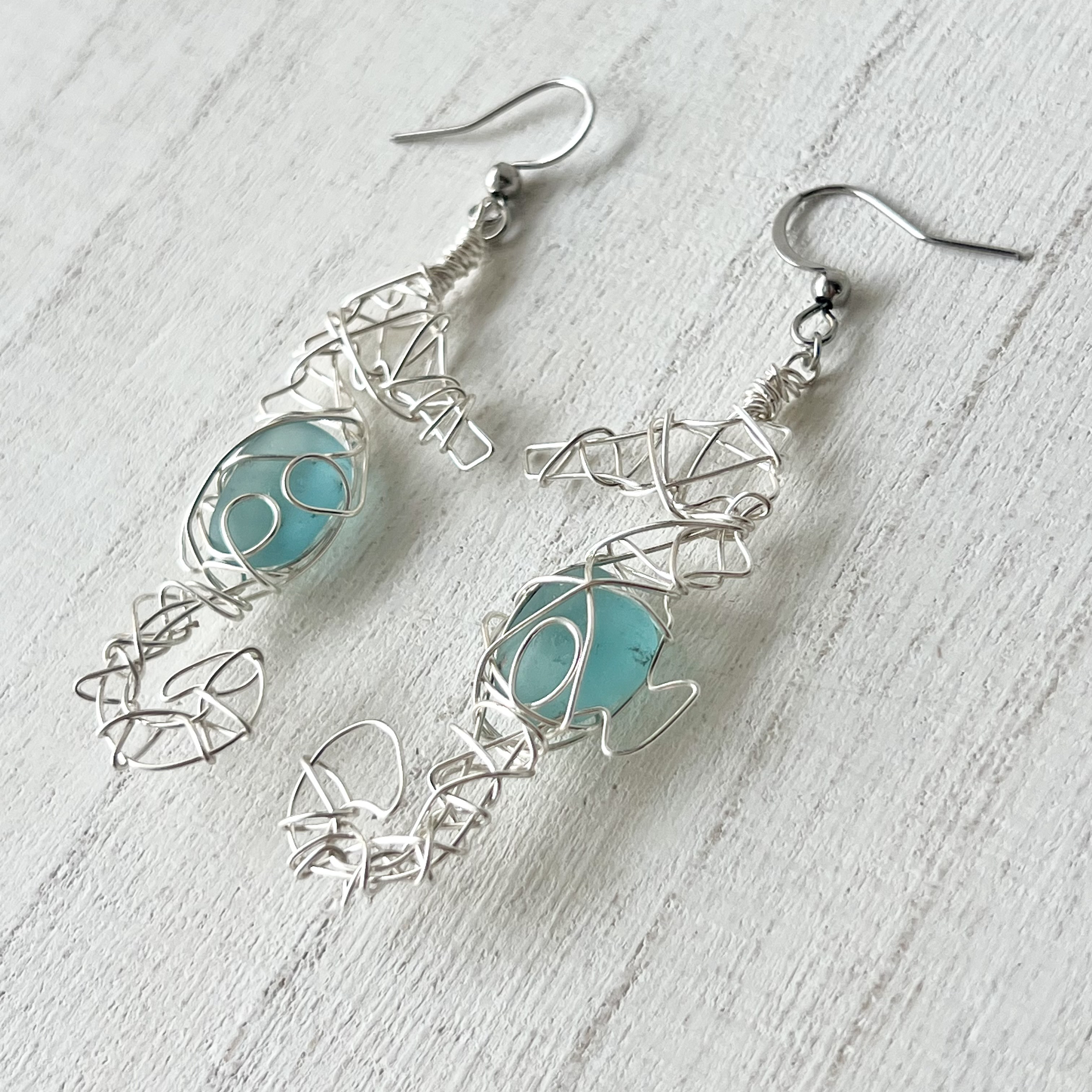 癒しのブルーシーグラスの存在感あるタツノオトシゴのアクセサリー 青 シーグラス