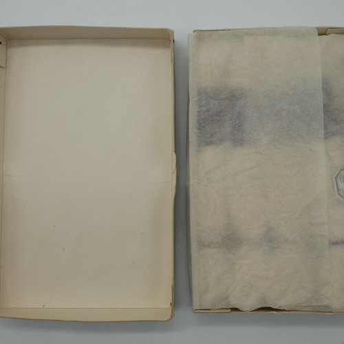 サテンリボン花刺繍ボックス　レース　フランスアンティーク　箱　メルスリー　金糸 リボン刺繍＆花かごのアンティークカルトナージュボックス | Ô