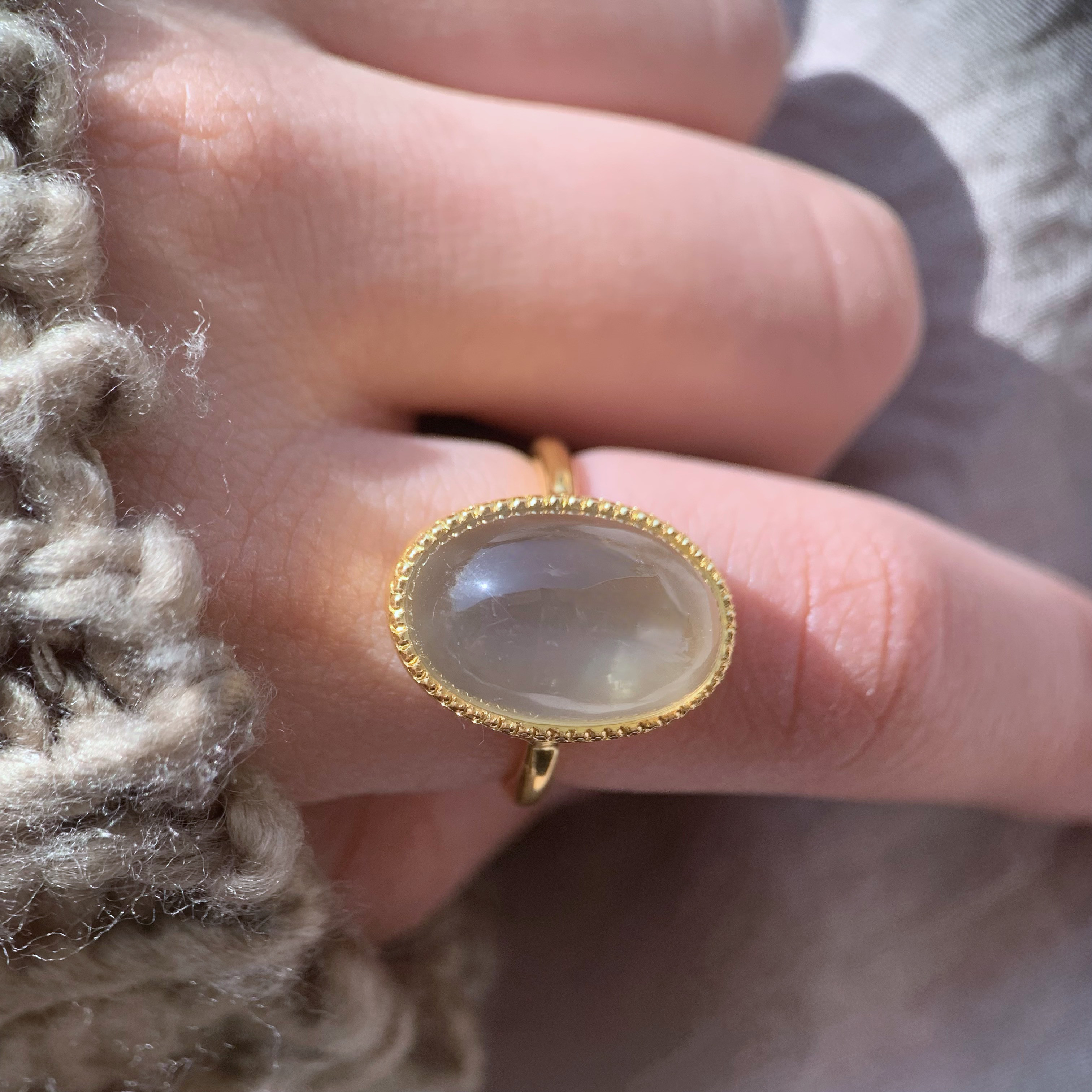 【12号】K18gp ぷっくり グレームーンストーン ミルウチリング　d