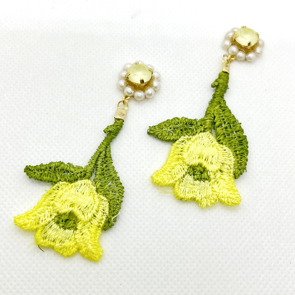 春色イエロー＊チューリップの刺繍&ビジューピアス/イヤリング【レビューで送料無料】 3枚目の画像