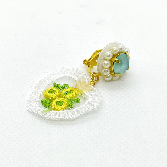 黄色の花束刺繍&ミントグリーンビジューのピアス/イヤリング＊USAヴィンテージ＊【レビューで送料無料】 3枚目の画像