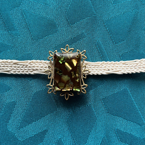 ビンテージ素材の貝細工のレトロモダンな帯留め「水底の詩II(BR