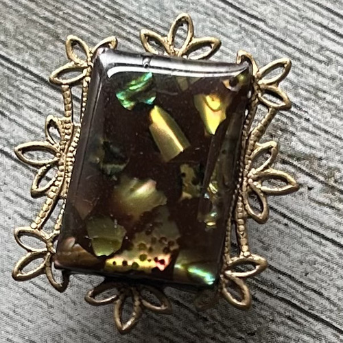 ビンテージ素材の貝細工のレトロモダンな帯留め「水底の詩II(BR