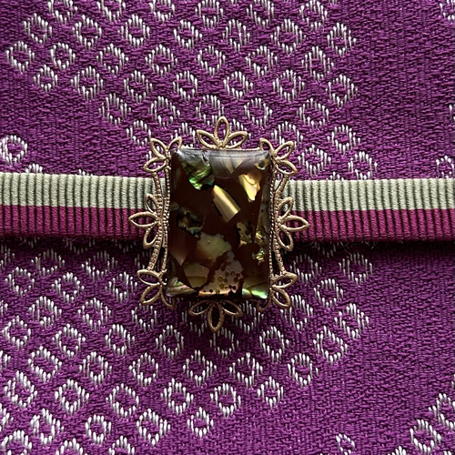 ビンテージ素材の貝細工のレトロモダンな帯留め「水底の詩II(BR