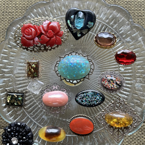 ビンテージ素材の貝細工のレトロモダンな帯留め「水底の詩II(BR