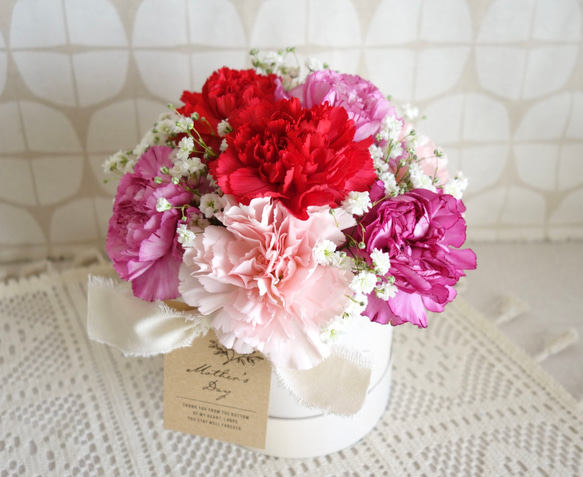 母の日＊【THANKYOU Flower】赤いカーネーションの入った生花アレンジメント 1枚目の画像