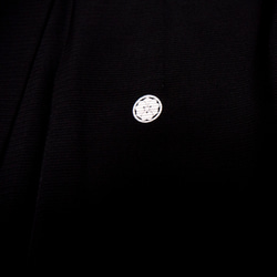 ブラック、絽シルクアンティーク着物羽織、家紋付き from MOMOZONOアーカイブ 6枚目の画像