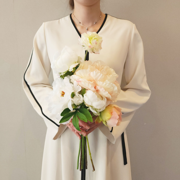 ピオニー(芍薬)のブーケ?おまかせブートニア付き?：アーティフィシャル